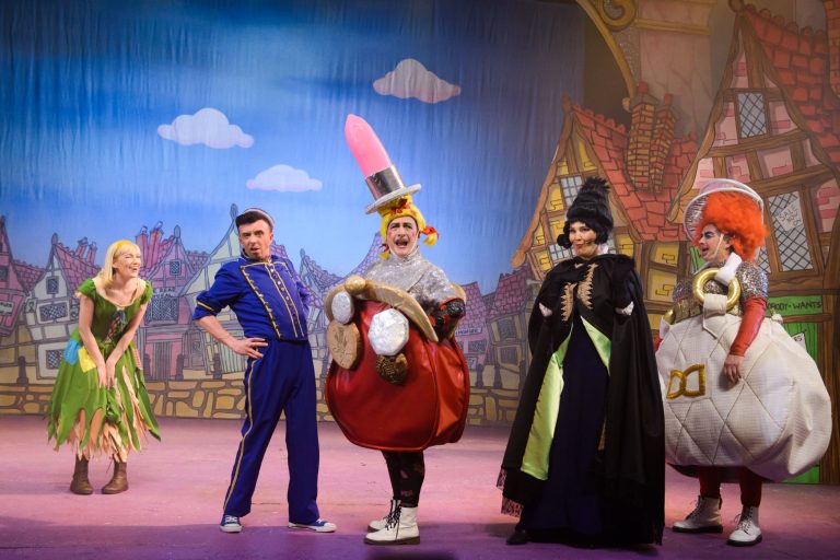 Review: Cinderella, Beacon Arts Centre Greenock - Braw Theatre