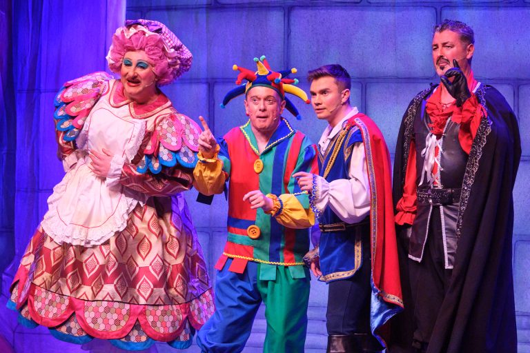 Photo Gallery: Snow White and the Seven Dwarves, Palace Theatre Kilmarnock